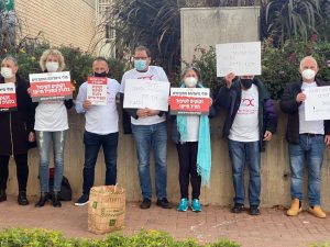 Volunteers of AMEN protesting outside the “Health Basket” Committee conference to include Daratumumab for NDMM patients (December 2021)