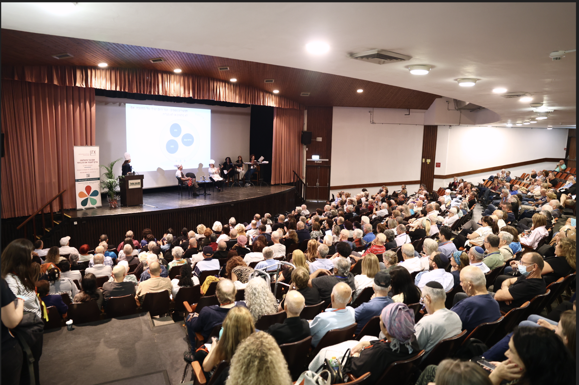 download (4) download (4)